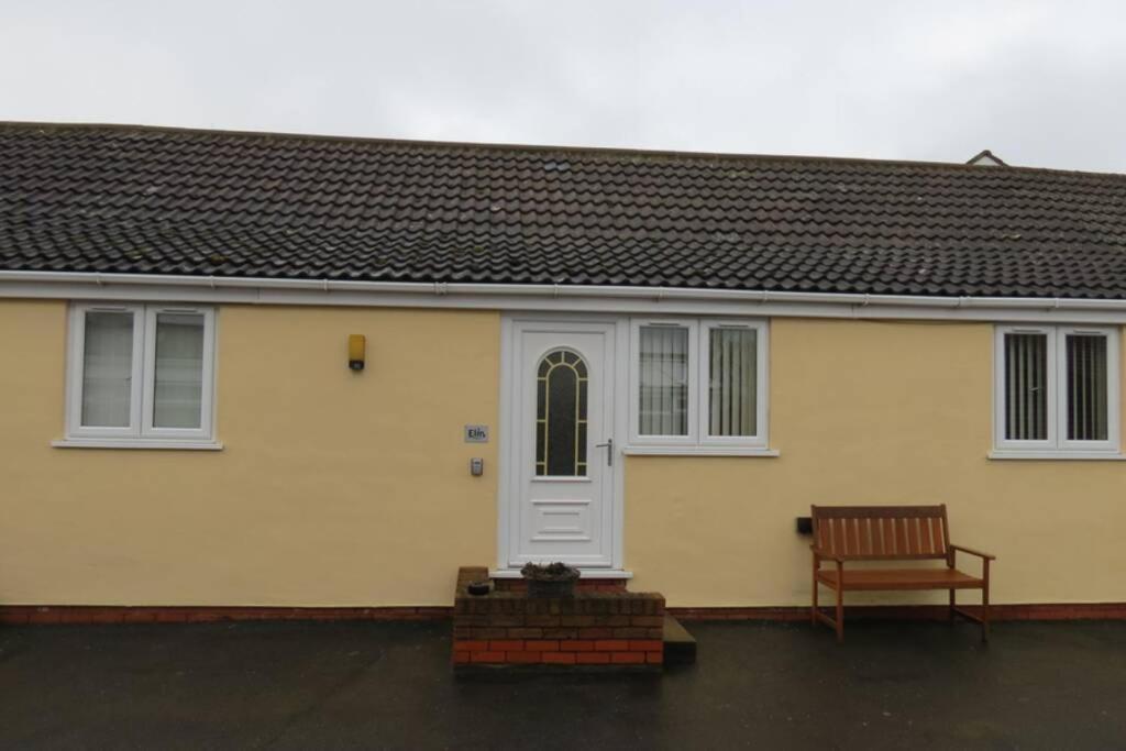 Treetops Cottages & Spa Grimsby Exterior photo
