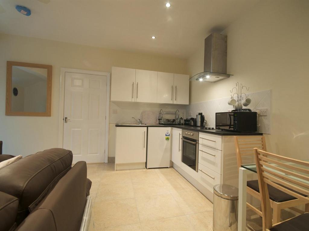 Treetops Cottages & Spa Grimsby Room photo